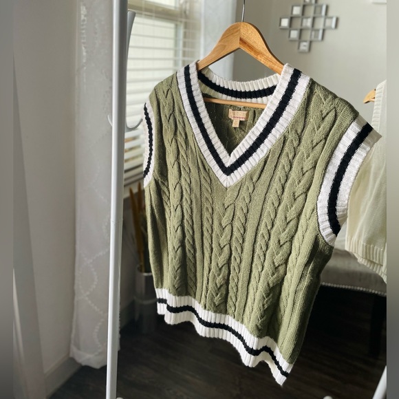 Olive Green Sweater Knit Vest Medium - Picture 2 of 4